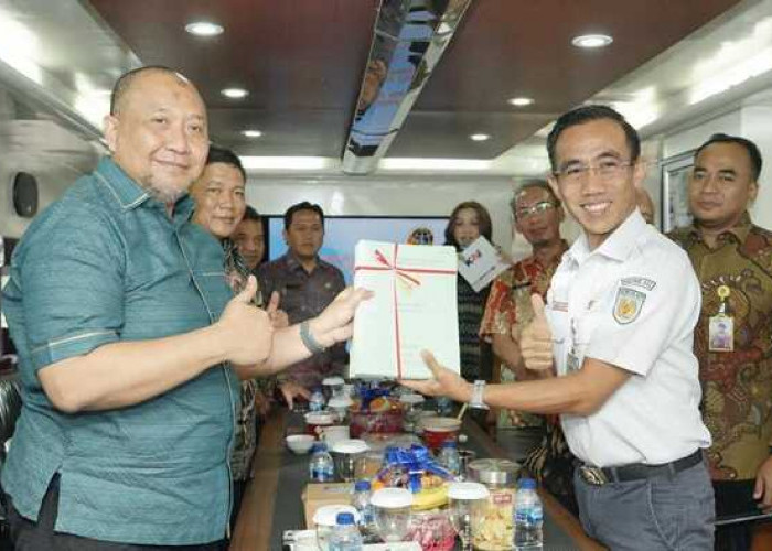 PT KAI Divre III Terima 55 Sertifikat dari BPN Kabupaten Muara Enim