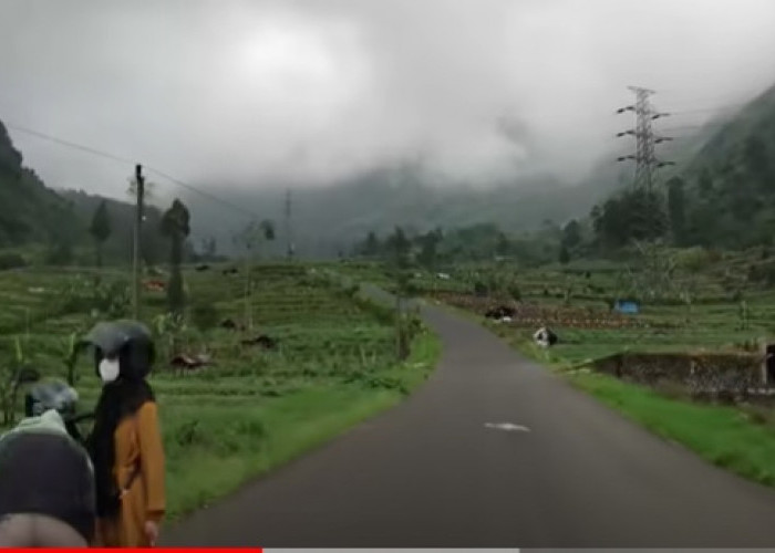 Dijuluki Swiss Van Java, Jalan Paling Eksotis di Indonesia Ini Membelah Gunung Pemandangannya Memukau