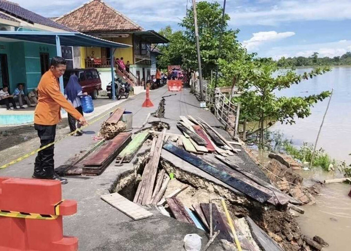 Longsor Terjang Jalan Laut Sekayu, BPBD Muba Siaga Antisipasi Bencana Susulan