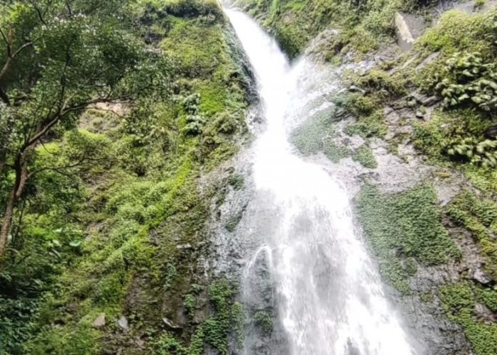 Eksplorasi Kealamian di Air Terjun Cibareubeuy, Desa Cibeusi Subang
