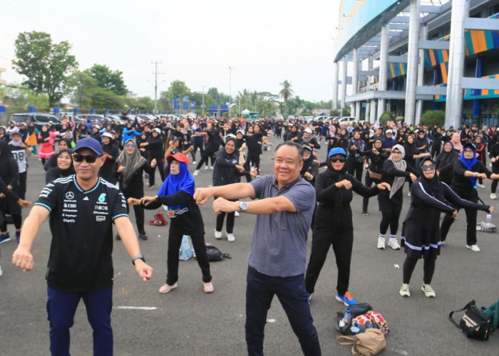 Meriah! Cik Ujang Senam Bareng Ratusan Warga Lubuklinggau, Ini Pesannya.