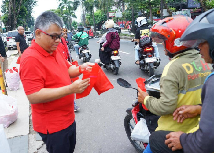 DPD PDIP Sebar 4000 Takjil