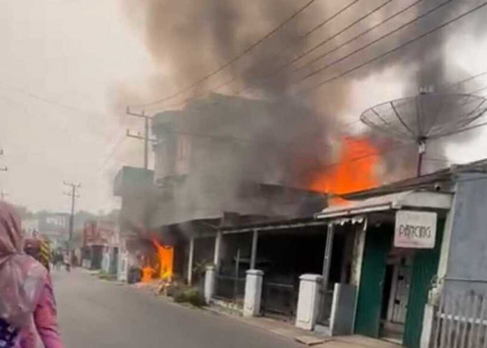 Rumah dan Warnet di Prabumulih Ludes Terbakar, Uang Tunai dan Motor Ikut Hangus