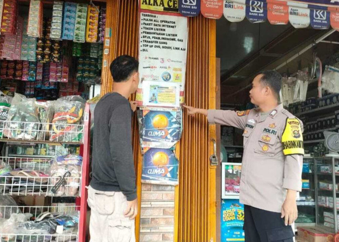 Marak Aksi Pencurian Polsek Indralaya Pasang Stiker Himbauan Siskamling di Empat Desa