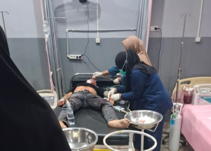 Tabrak Truk Mogok, Pengendara RX King Luka.Berat