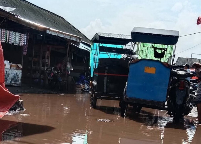 Banjir Pasar Tanjung Raja Dikeluhkan Pedagang, Omzet Penjualan Menurun
