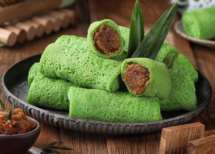 Dadar Gulung, Kue Tradisional Hijau yang Terus Eksis di Tengah Gempuran Kuliner Modern