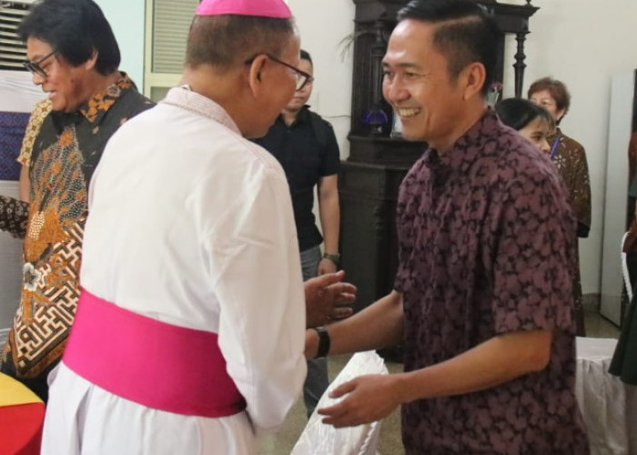 Pantau Ibadah Natal 2023 di Gereja Katedral, Pj Walikota Palembang Ratu Dewa Ingatkan Pentingnya Toleransi