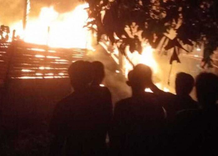 Niat Usir Nyamuk, Rumah Ludes Terbakar