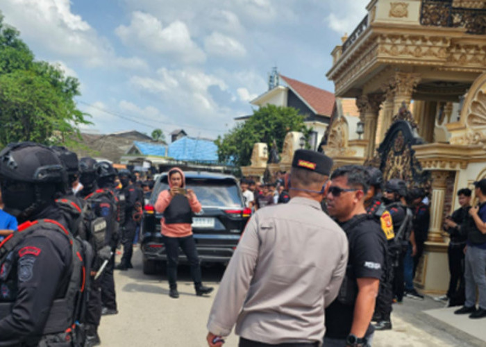 Gabungan : BNN Pusat dan Sumsel Geledah Rumah Mewah Warga Tulung Selapan OKI