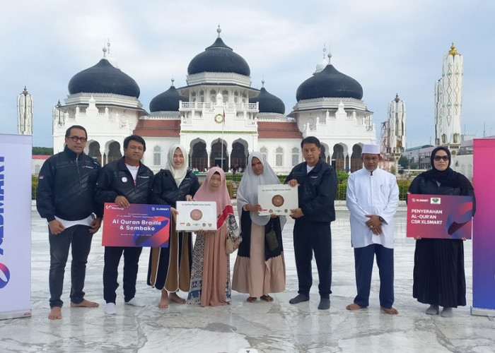 XLSMART Tingkatkan Layanan, Literasi Digital dan Salurkan Al-Quran untuk Masyarakat