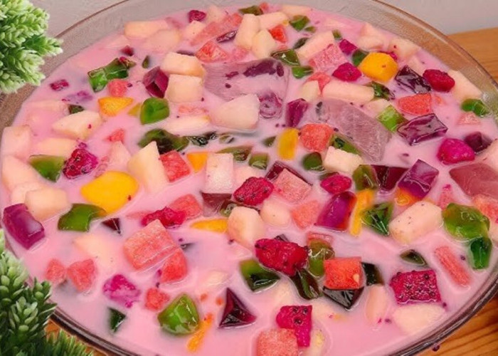 Sop Buah Tetap Jadi Favorit Masyarakat, Permintaan Meningkat di Tengah Cuaca Panas 