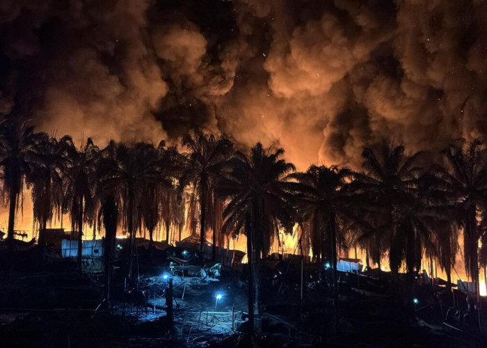 Kobaran Api di Sumur Minyak Ilegal Hindoli Kembali Mengamuk, Kendaraan Ludes Terbakar