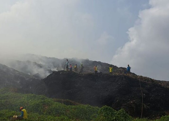 TPA Sukawinatan Terbakar, DLHK Kota Palembang: Diduga Akibat Cuaca Ekstrem