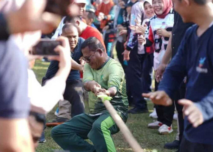 ASN dan Pejabat Pemkot Prabumulih Antusias Ikuti Lomba Tradisional HUT RI ke-80