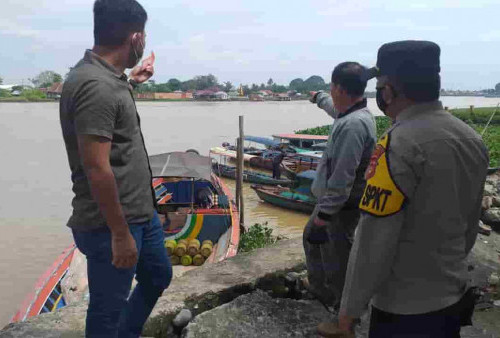 Lokasi pencurian sepeda motor di tepian sungai di Kecamatan Kertapati Kota Palembang, Rabu (29/06).