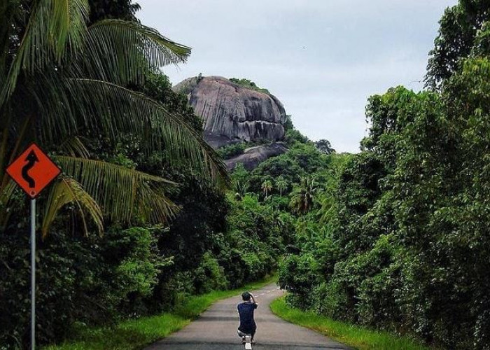 Hanya Ada di Belitung, Batu Granit Raksasa Tingginya Mencapai 250 Meter, Penasaran? Akhir Tahun Kesana Yuk !