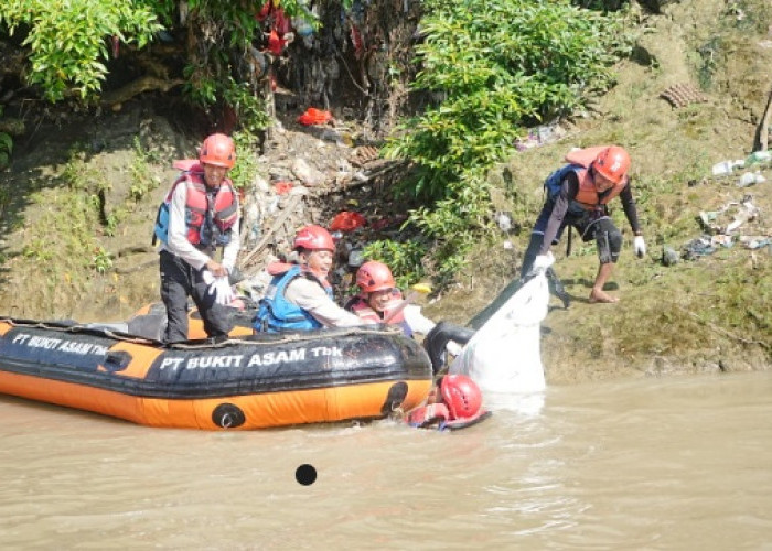 Bukti Komitmen Jaga Lingkungan Tetap Lestari, Bukit Asam Gelar Rangkaian Kegiatan Susur Sungai Hingga Workshop
