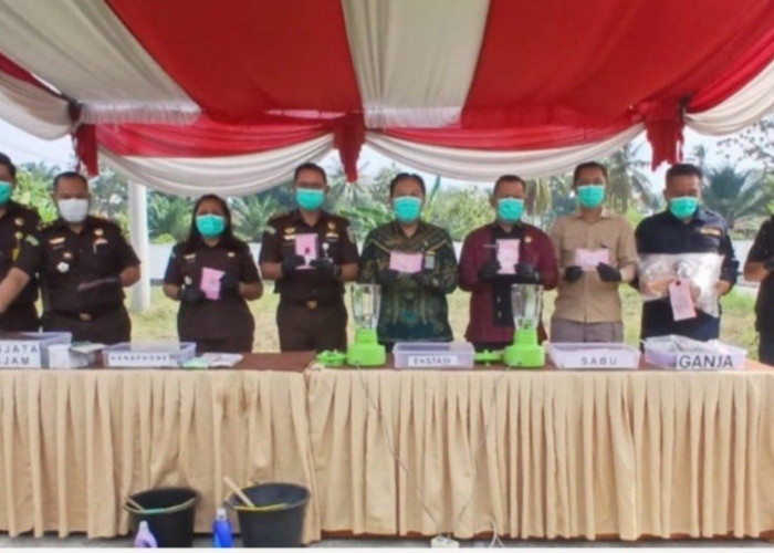 Kejari OKU Musnahkan Puluhan Gram Sabu dan Pil Ekstasi