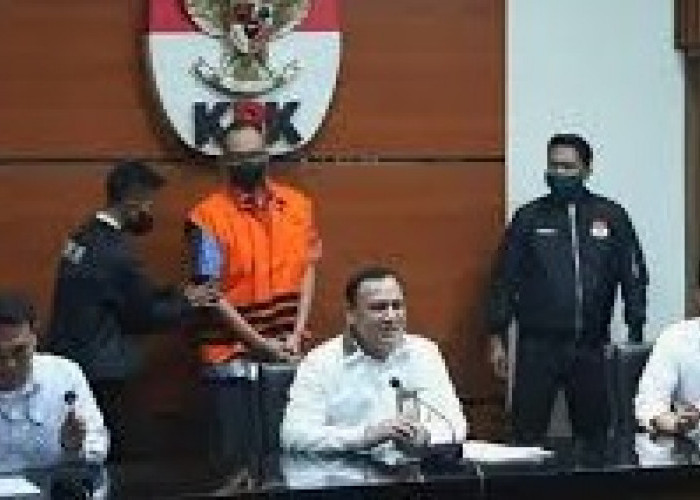 Rafael Alun Akhirnya Ditahan Penyidik KPK, Diduga 25 Artis dan Grup Band Terlibat Pencucian Uang...