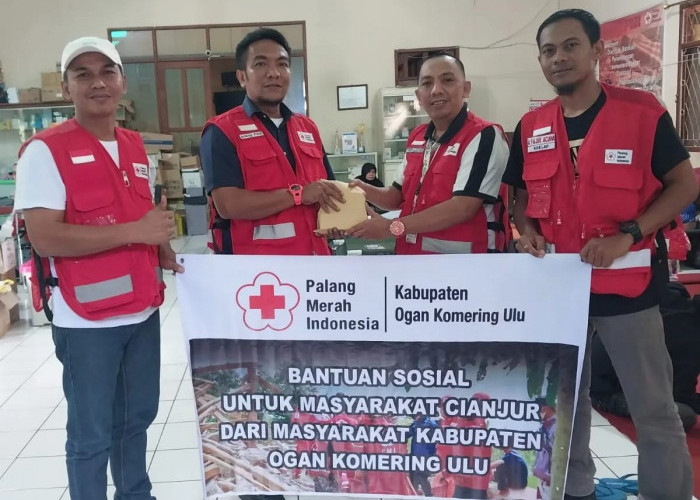 PMI OKU Bantu Korban Gempa Cianjur