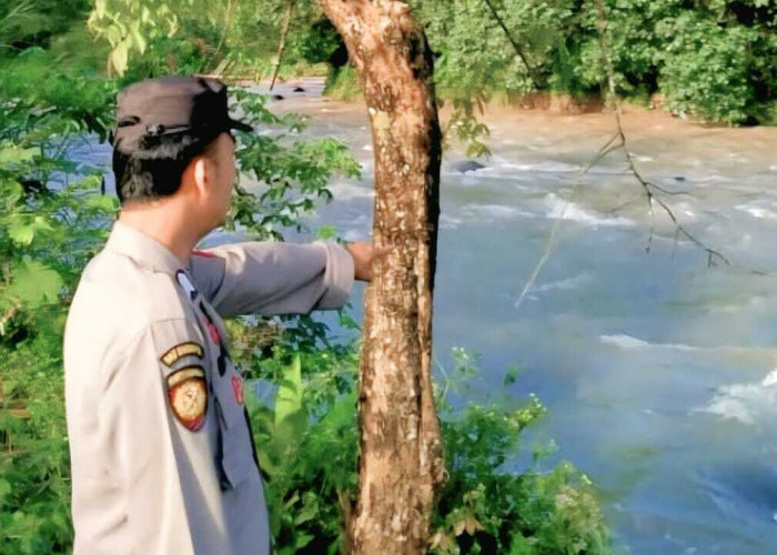 Polres OKU Intensifkan Pemantauan Debit Air Sungai di Daerah Rawan Bencana