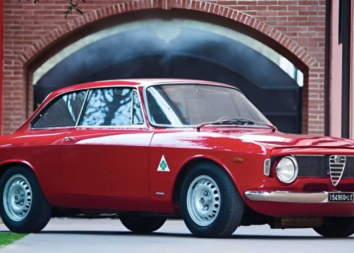 Alfa Romeo Giulia Sprint GT Veloce: Keabadian dalam Wujud Coupe Italia. 