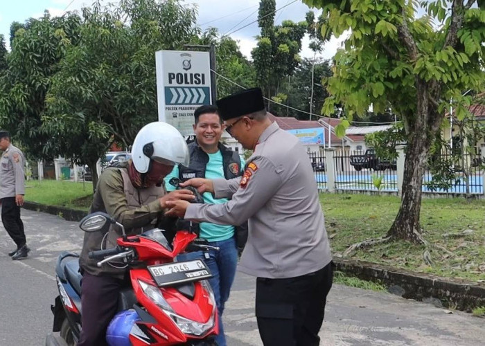 Dukung Program Ketahanan Pangan, Polsek Prabumulih Barat Panen dan Bagikan Ikan Lele kepada Masyarakat