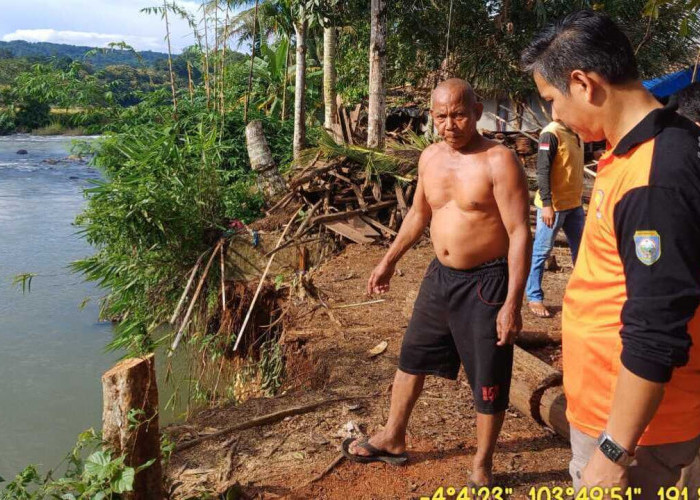 BPBD OKU Pasang Rambu Peringatan Dini Bahaya Longsor