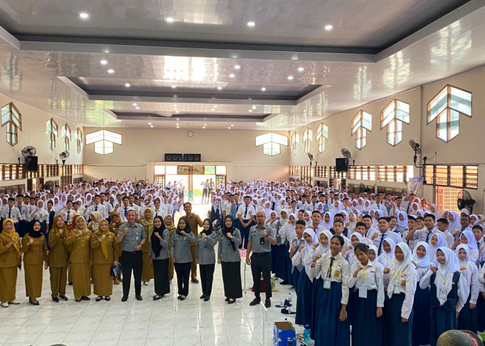 Bekali 569 Siswa Baru, Kanwil Kemenkum Sumsel Tanamkan Literasi Hukum Siswa SMKN 6 Palembang