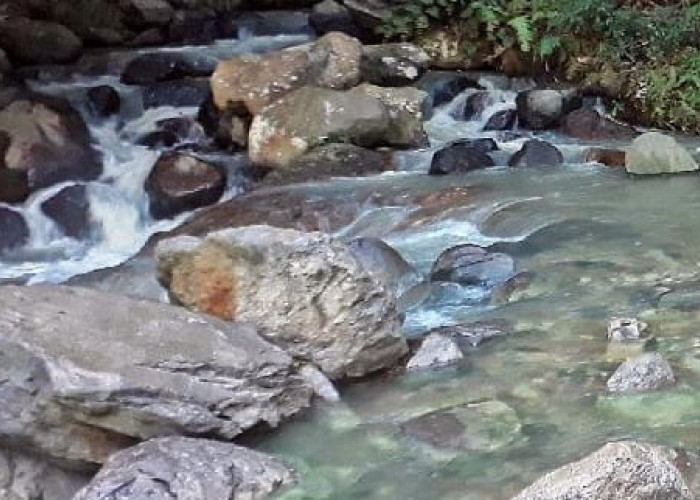 WIsata Sungai Hangat Malanage Surga Tersembunyi di NTT dengan Pesona Keindahan Alam yang Menyegarkan