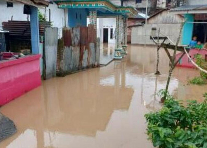 Sejumlah Titik di Lubuklinggau Mendadak Banjir, Puluhan Rumah Warga Terendam