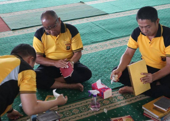 Sambut Ramadhan 1446 H, Polsek dan Polres Jajaran Bersihkan Masjid dan Gelar Bakti Sosial