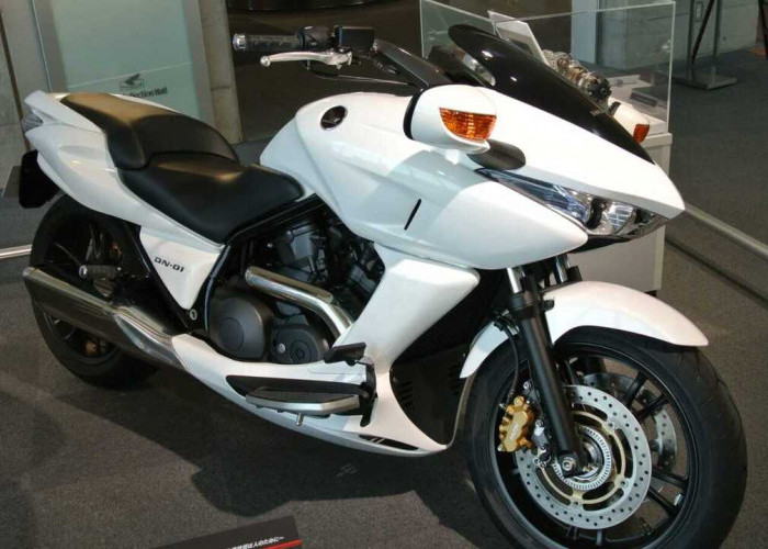 Honda DN-01 (2008): Motor Gede yang Terlalu Nyeleneh untuk Zamannya, Kini Jadi Barang Langka Berkelas