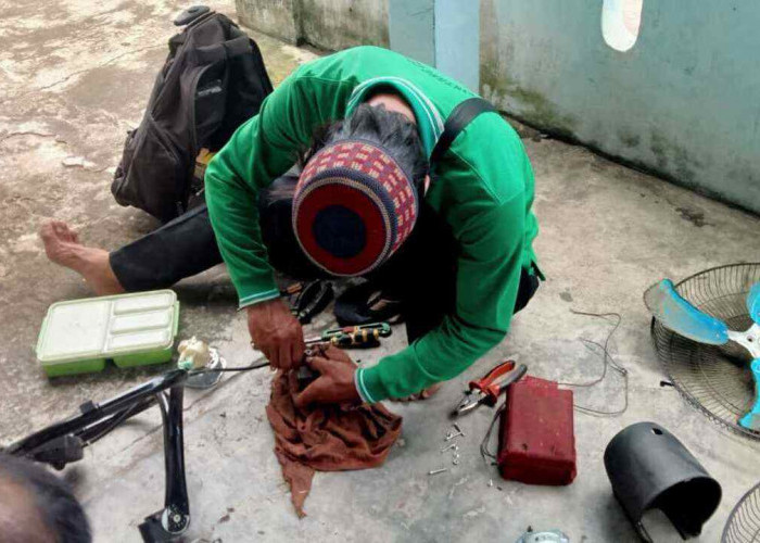 Ujang, Teknisi Elektronik Keliling dari 5 Ulu Palembang Raup Omzet Jutaan Rupiah