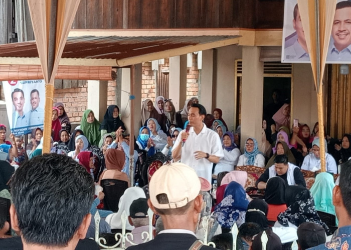 Masyarakat Pedamaran Sambut Program Seragam Sekolah Gratis dari Pasangan Muchendi-Supriyanto di Pilkada OKI