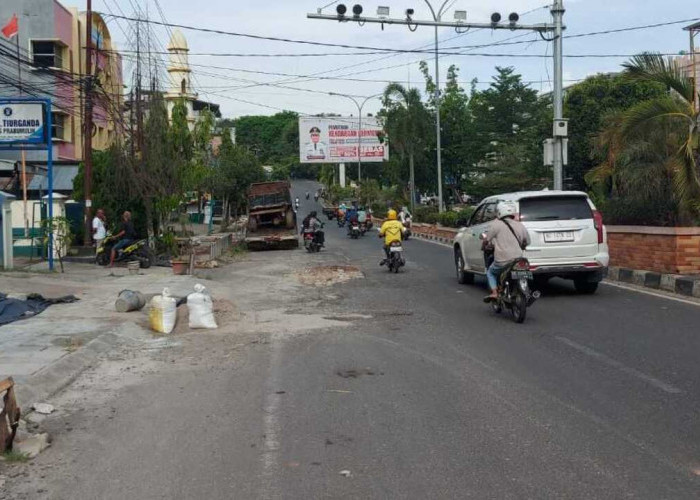 Perbaiki Jalan Sudirman, Pj Wako Prabumulih: Sebelum Ulang Tahun Kota Sudah Kembali Mulus 