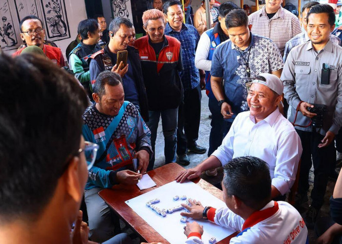 HUT ke-80 RI, Gubernur Herman Deru Meriahkan Lomba Gaple Bersama Driver Ojol di Palembang