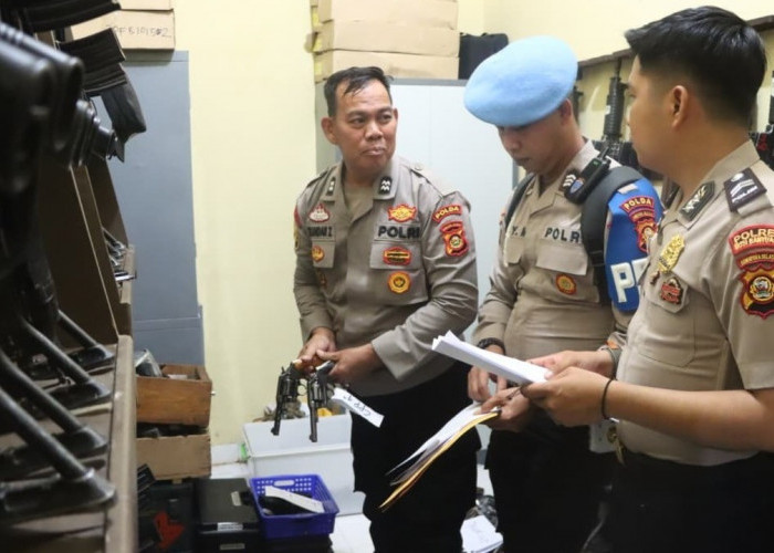 Pengawasan Ketat! Bid Propam Polda Sumsel Pastikan Senpi Polres Muba Lengkap, Bersih, dan Siap Operasional