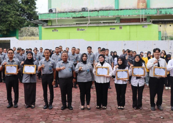 Momentum Apel Pagi, Kakanwil Tekankan Disiplin dan Berikan Penghargaan bagi Insan Berprestasi