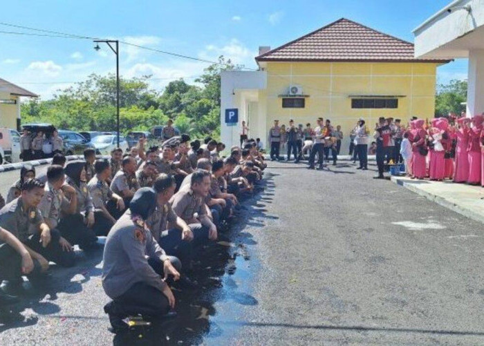 Puluhan Personel Polres OKU Naik Pangkat, Satu Personel Terima Kenaikan Pangkat Pengabdian