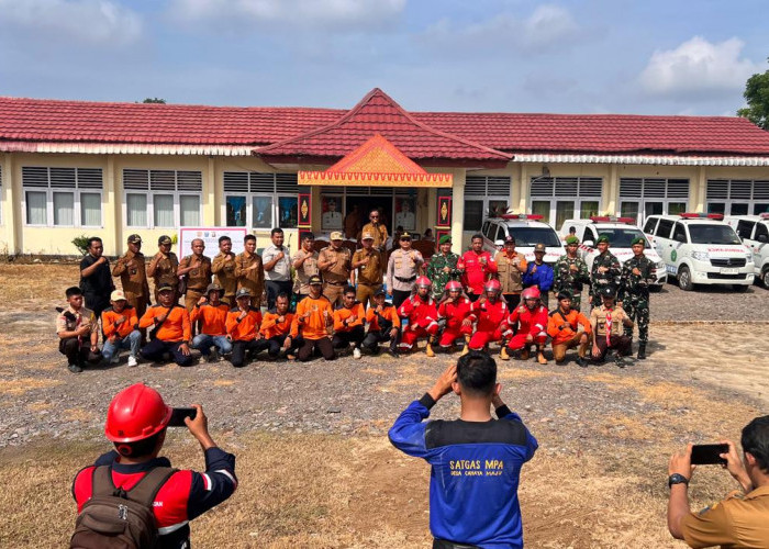 Sosialisasi dan Edukasi Masyarakat Peduli Api Kecamatan Lempuing dalam Menghadapi Bencana Asap Akibat Karhutbu