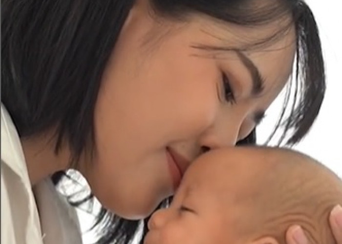 Ini Manfaat 'Ajaib' Ciuman dan Pelukan Ibu ke Anaknya, Ternyata Bisa Untuk Kekebalan Tubuh Anak