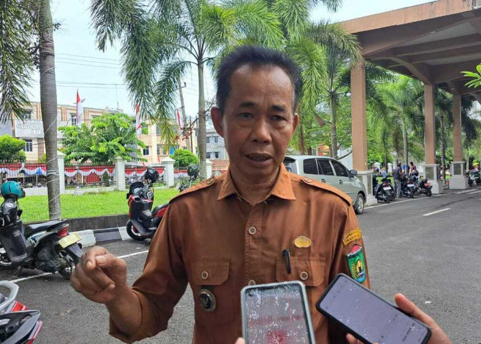 Dapat Bantuan Kemendes RI, Desa Talang Batu Rehab Pagar Kantor dan Pasang Konblok Konblok