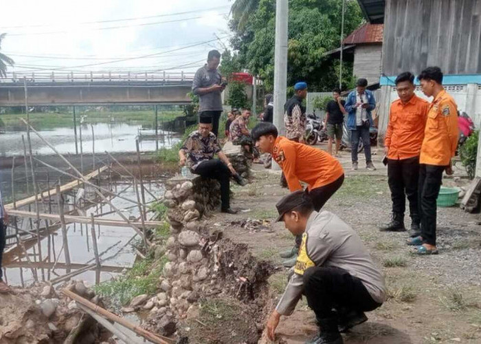 Dua Rumah Warga di Desa Pinang Mas Terancam Ambruk, Akibat Longsor 