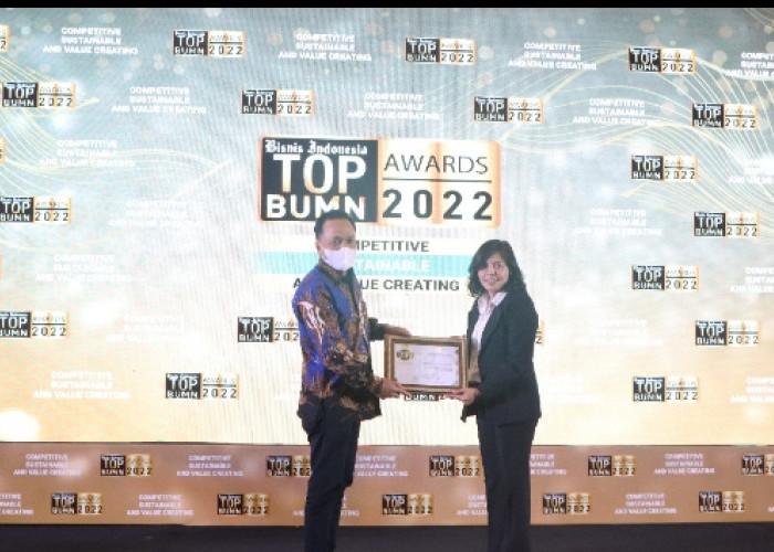 Pusri Sabet Penghargaan   Top BUMN Award 2022