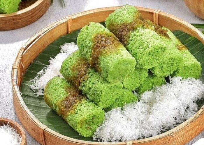 Kue Putu, Jajanan Tradisional yang Tetap Bertahan di Tengah Gempuran Kuliner Modern