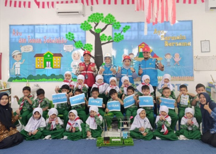 Hari Pelanggan Nasional, PLN Tanamkan Kesadaran Keselamatan Listrik  Bagi Pelanggan Cilik TK Islam Al Azhar