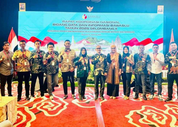 Bawaslu Muara Enim Raih Predikat Informatif