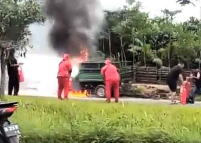 Motor Roda Tiga Terbakar di Ruas Jalan Noerdin Pandji Palembang, Ini Kronologisnya